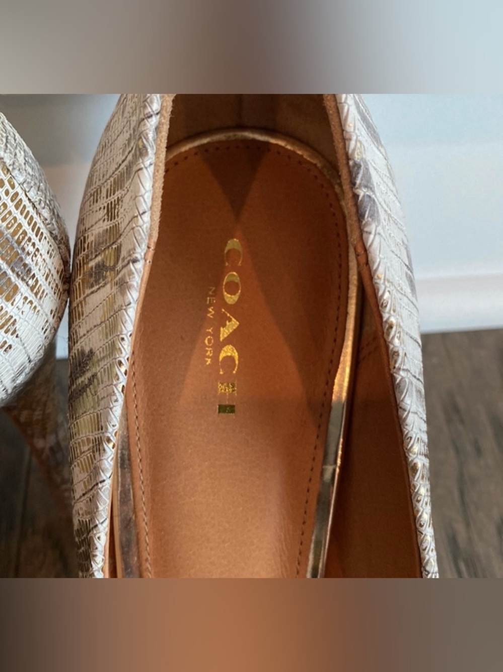 COACH White and Gold Shimmer Snake Print Heels Size 9.5 - Picture 4 of 4